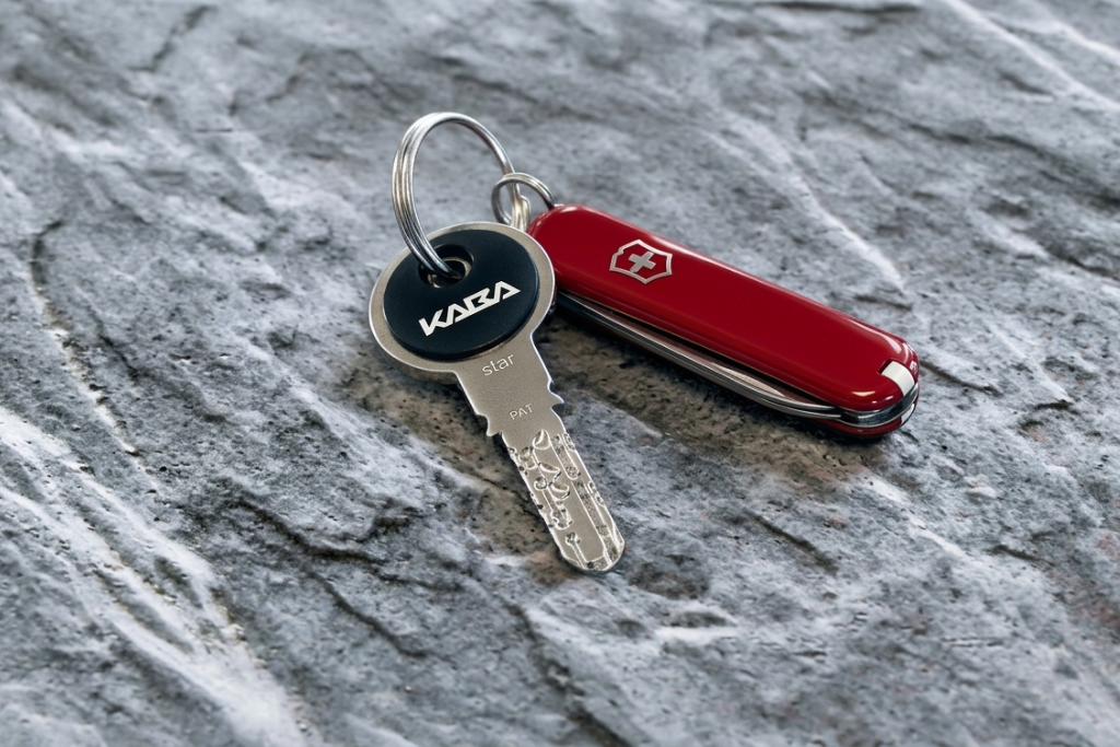Key and victorinox (1)